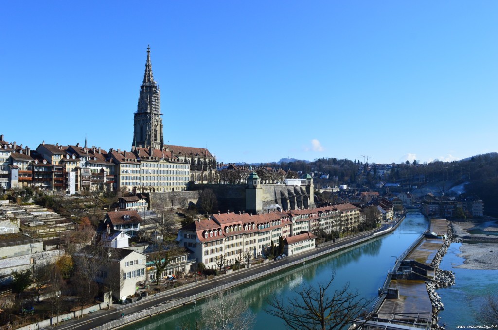 Berna-panoramica-centro-storico-con-fiume-e-Cattedrale
