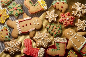 I biscotti allo zenzero ornati di glassa, sono anche delle stupende decorazioni da porre sull'albero o come dolci segnaposto per la tavola.