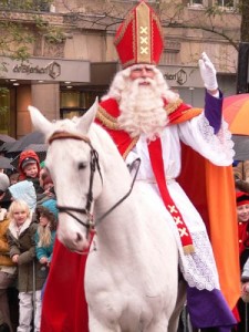 Sinterklass. Il vescovo gentile tanto atteso in Olanda. Simbolo del Natale nei Paesi Bassi.